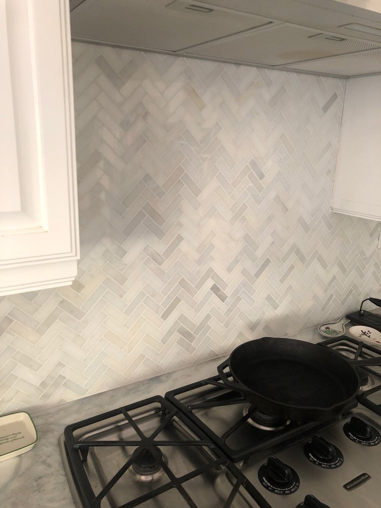 tiled kitchen backsplash