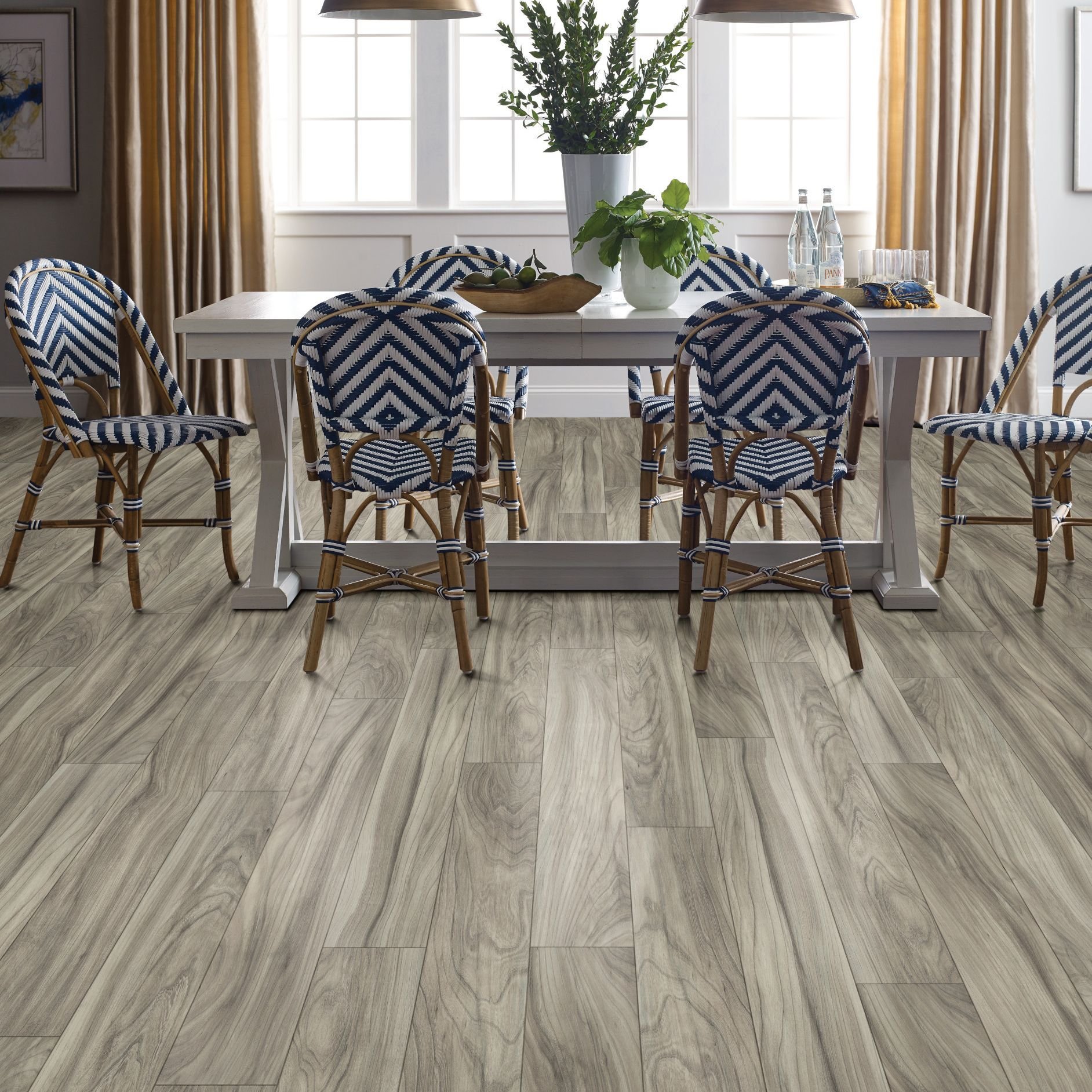 dining room with laminate flooring from Kenny's Custom Flooring Inc. in San Marcos, CA